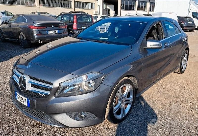 Usata Mercedes A180 108 CV (79 kW) 2014 Grigio Berlina