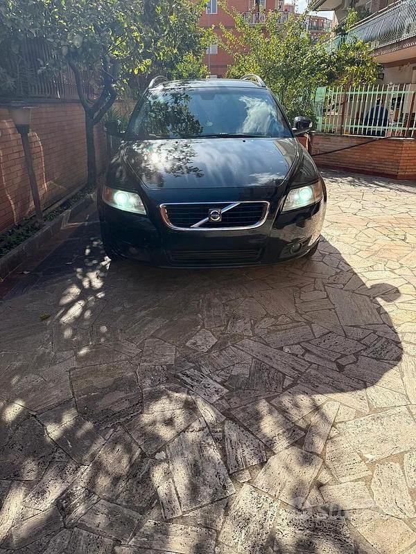 Nero Usata 2009 Volvo V50 Station wagon | 4000 € (Molto cara) - Immagine 1/4