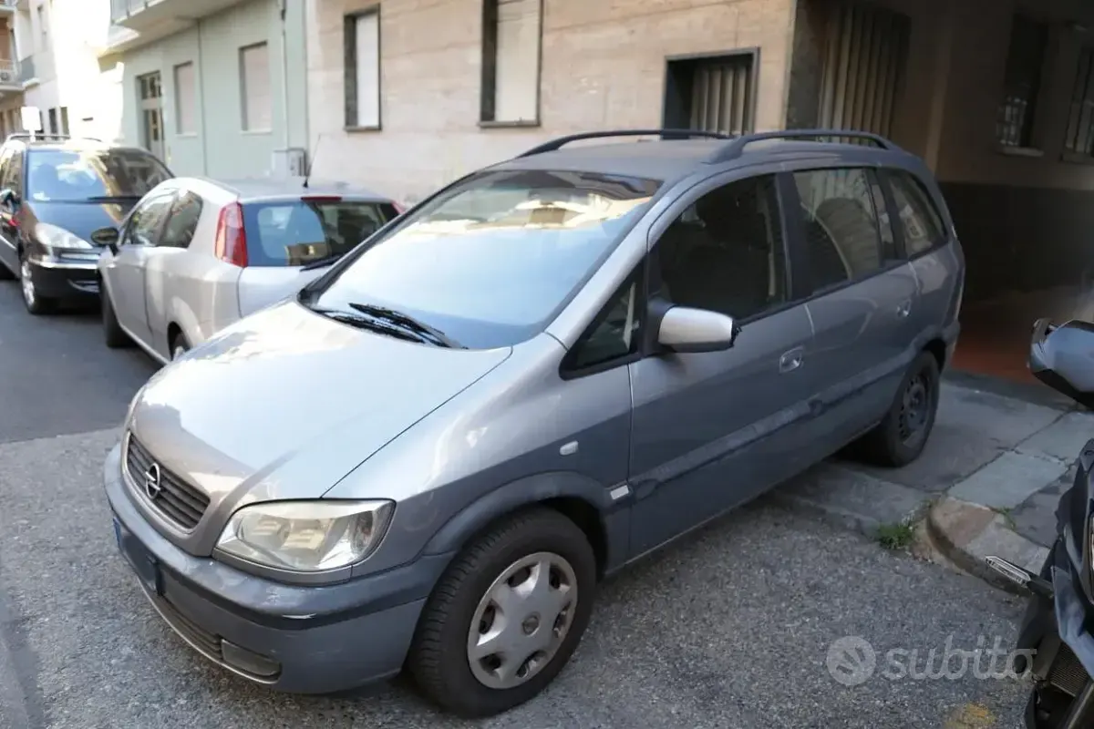 Usata Opel Zafira Club 101 CV (74 kW) 2004 Grigio metallizzato Monovolume