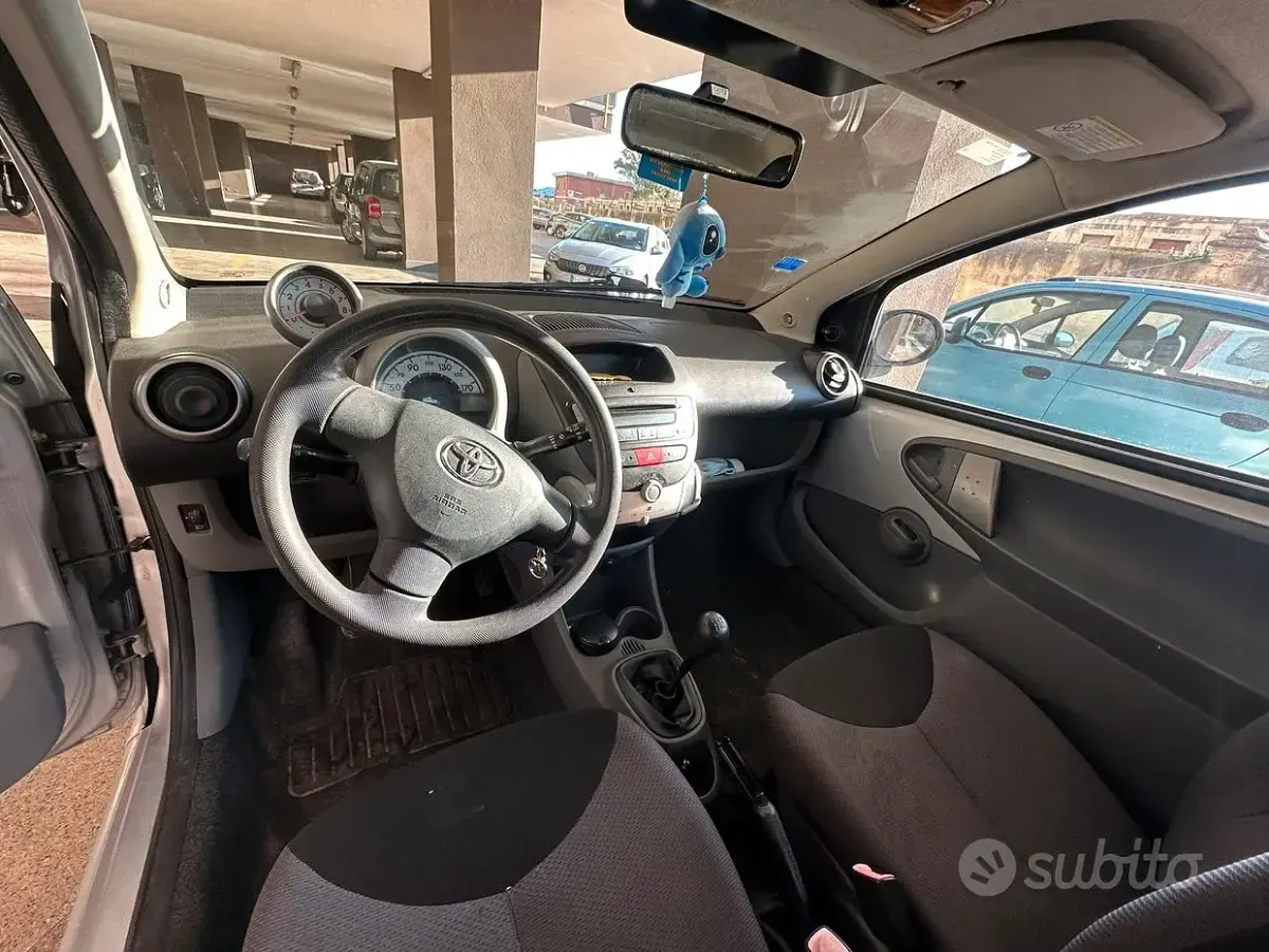 Usata Toyota Aygo 68 CV (50 kW) 2008 Grigio Utilitaria