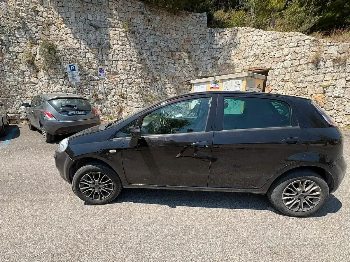 Usata Fiat Grande Punto 77 CV (56 kW) 2012 Utilitaria