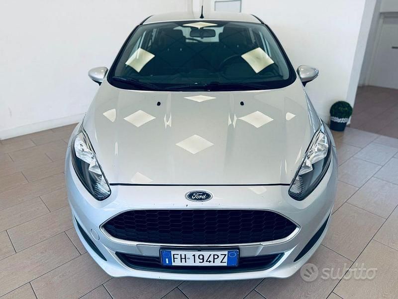 Usata Ford Fiesta 95 CV (69 kW) 2017 Grigio Berlina
