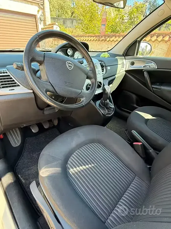 Usata Lancia Ypsilon 75 CV (55 kW) 2010 Bianco Utilitaria