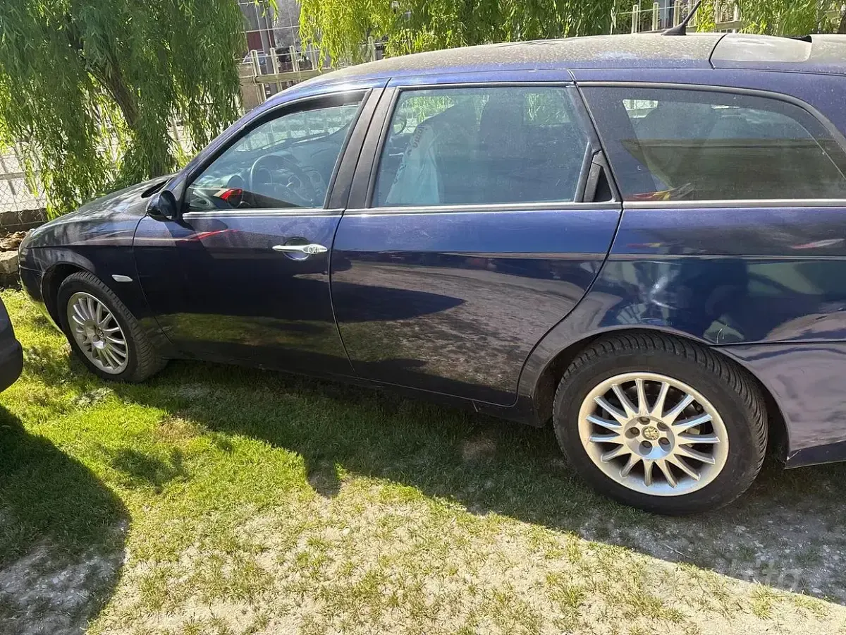 Second-hand Alfa Romeo 156 Distinctive 110 CP (80 kW) 2001 Albastru Break