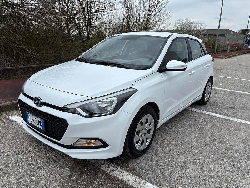 Usata Hyundai i20 Comfort 84 CV (61 kW) 2017 Bianco Berlina