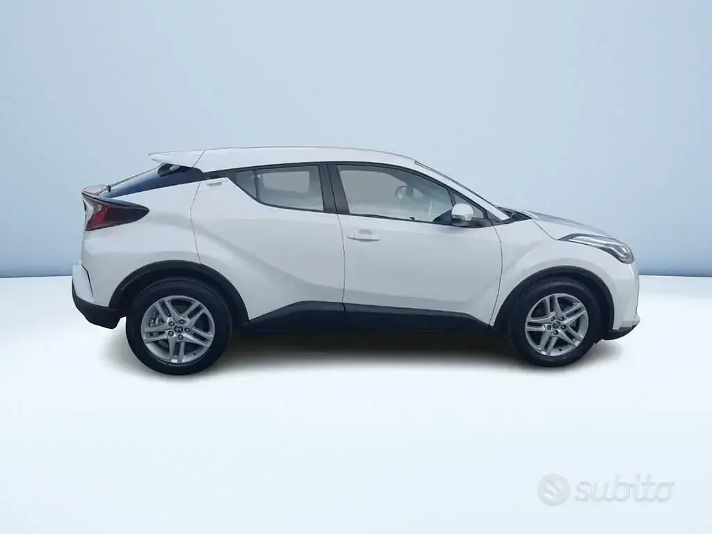 Usata Toyota C-HR Active 98 CV (72 kW) 2023 Bianco SUV