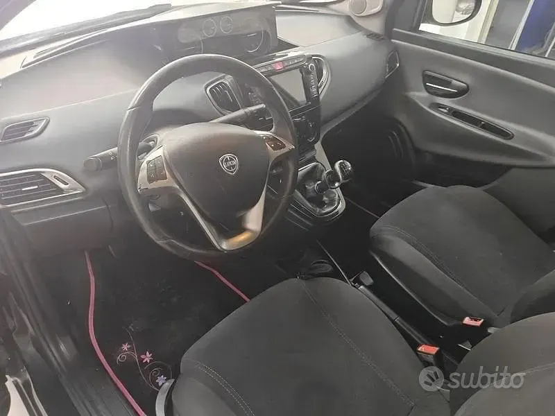 Usata Lancia Ypsilon Gold 69 CV (50 kW) 2014 Nero Utilitaria