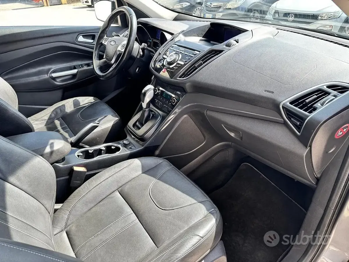 Usata Ford Kuga 140 CV (102 kW) 2013 Grigio SUV