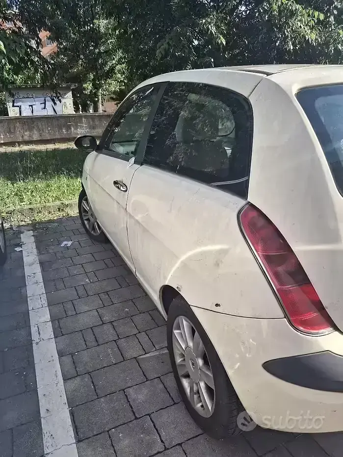Usata Lancia Ypsilon 80 CV (58 kW) 2005 Bianco Utilitaria