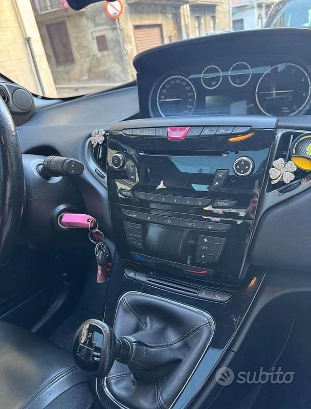 Usata Lancia Ypsilon 95 CV (69 kW) 2012 Nero Utilitaria
