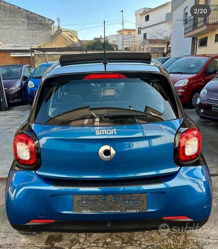 Usata Smart ForFour 2015 Blu Utilitaria