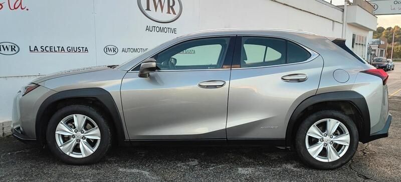Usata Lexus UX 250h Executive Line 152 CV (111 kW) 2019 Marrone SUV