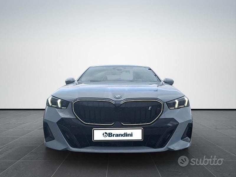 Nuevo BMW i5 M Sport 250 kW (340 CV) 2025 Gris Berlina