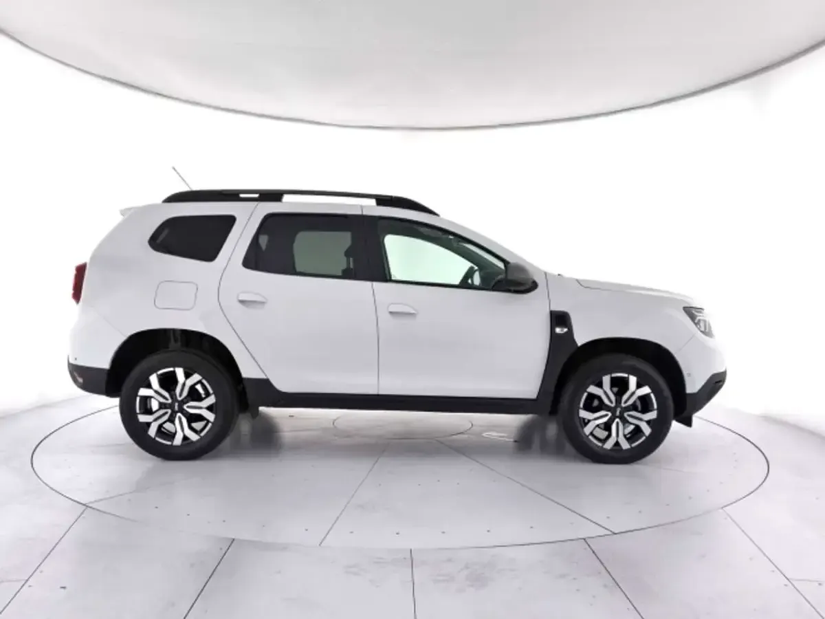Usata Dacia Duster Journey 116 CV (85 kW) 2023 Bianco ghiaccio SUV