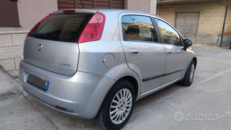 Usata Fiat Grande Punto Dynamic 75 CV (55 kW) 2009 Grigio Utilitaria