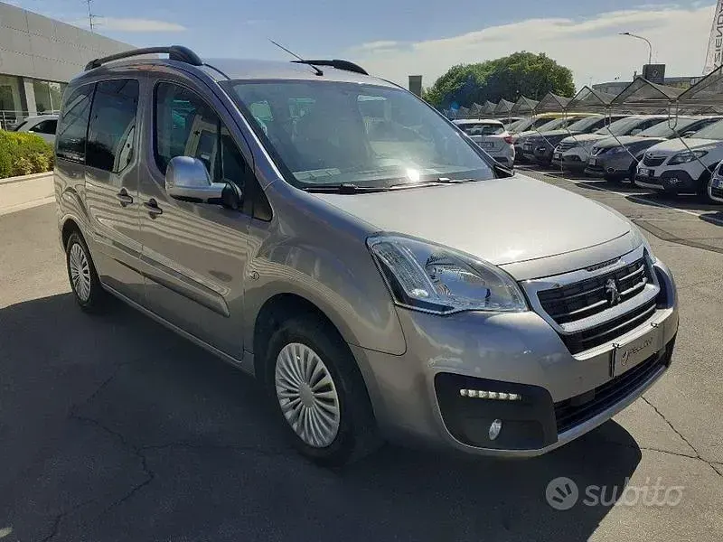 Usata Peugeot Partner Tepee 120 CV (88 kW) 2016 Grigio Monovolume
