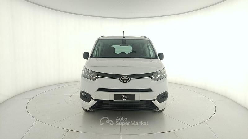 Usata Toyota Proace Lounge 102 CV (75 kW) 2024 Bianco Monovolume