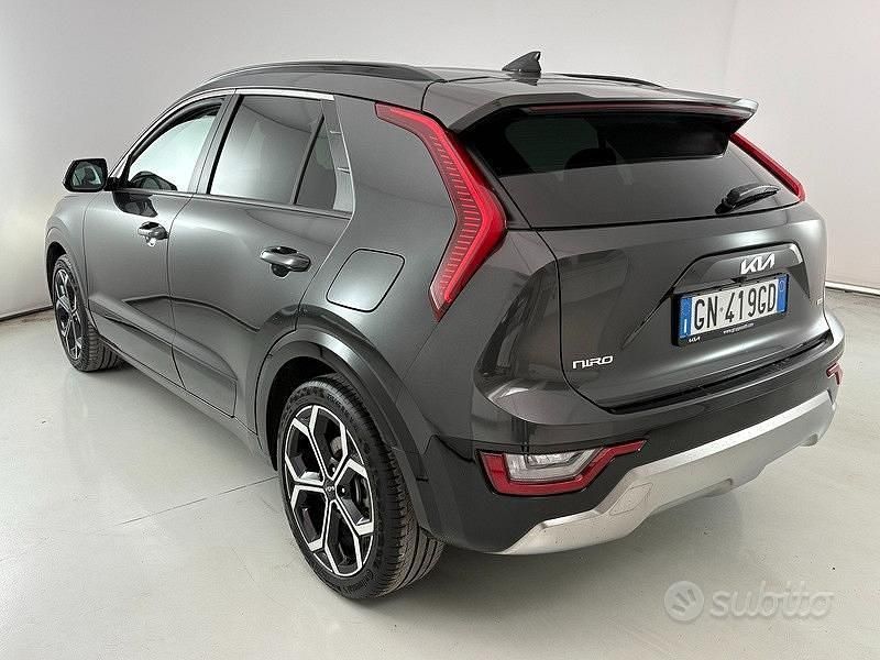 Usata Kia Niro Premium 105 CV (77 kW) 2023 Grigio SUV