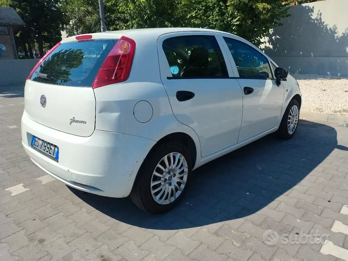 Usata Fiat Grande Punto 75 CV (55 kW) 2013 Bianco Utilitaria