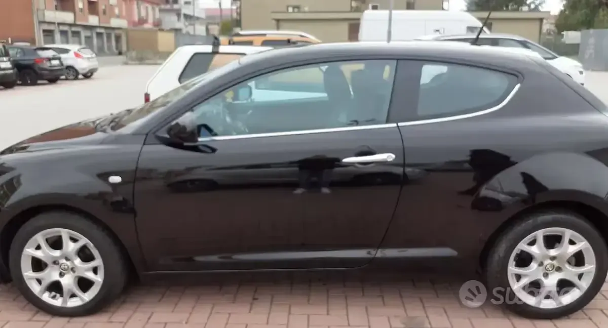 Usata Alfa Romeo MiTo Distinctive 105 CV (77 kW) 2012 Nero Utilitaria