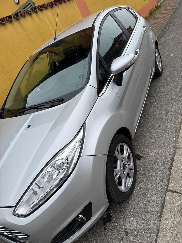 Usata Ford Fiesta 75 CV (55 kW) 2017 Grigio Berlina