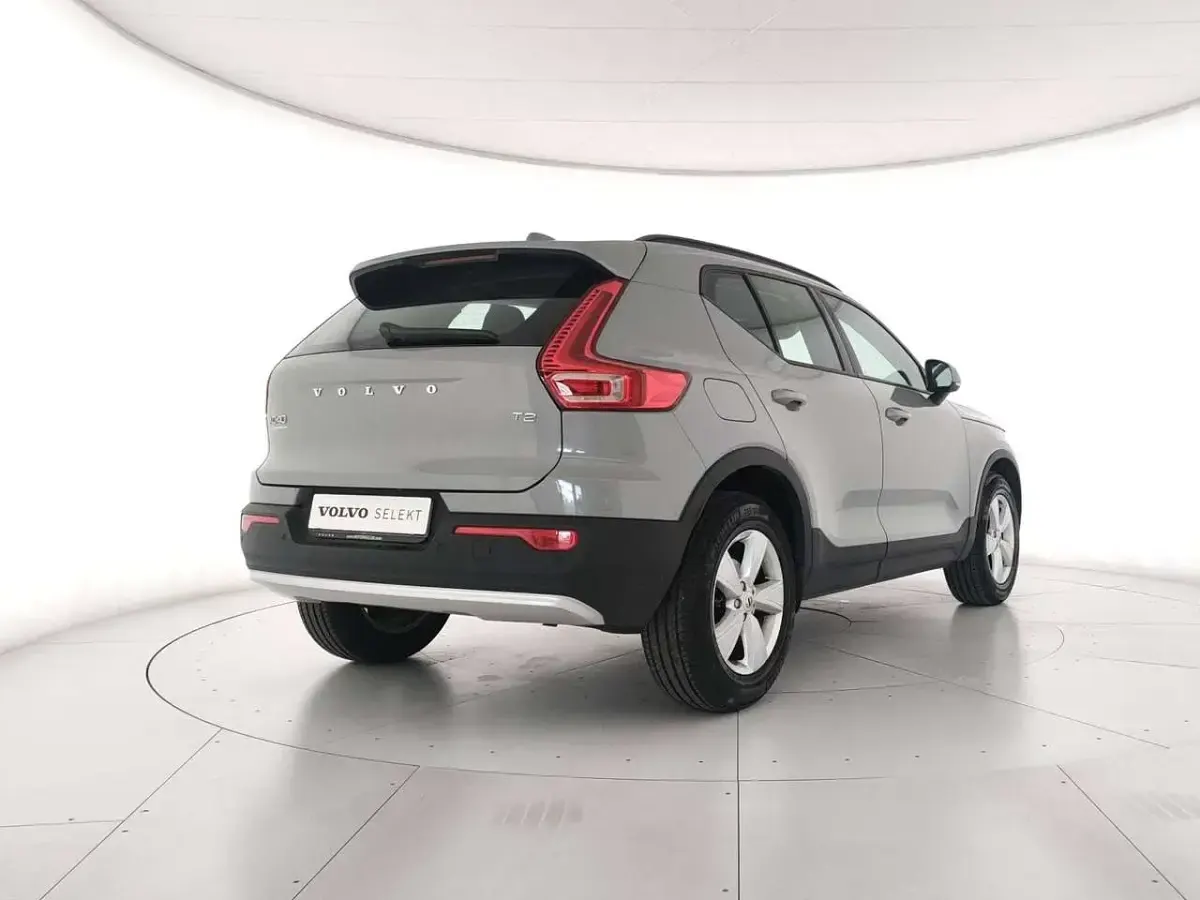 Usata Volvo XC40 129 CV (94 kW) 2024 Grigio SUV