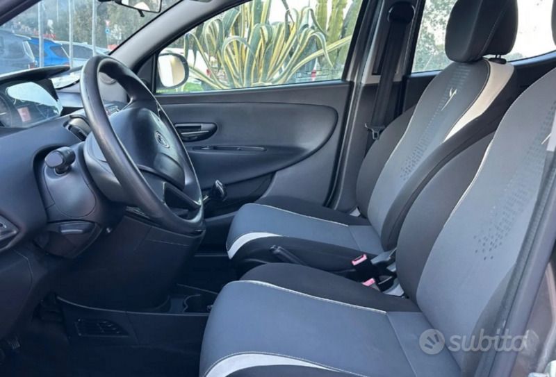 Usata Lancia Ypsilon Silver 95 CV (69 kW) 2014 Bianco Utilitaria