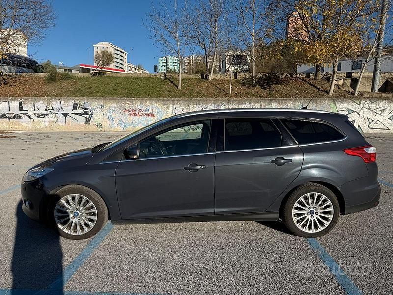 Blu/azzurro Usata 2011 Ford Focus Titanium Station wagon | 6000 € (Molto cara) - Immagine 1/4