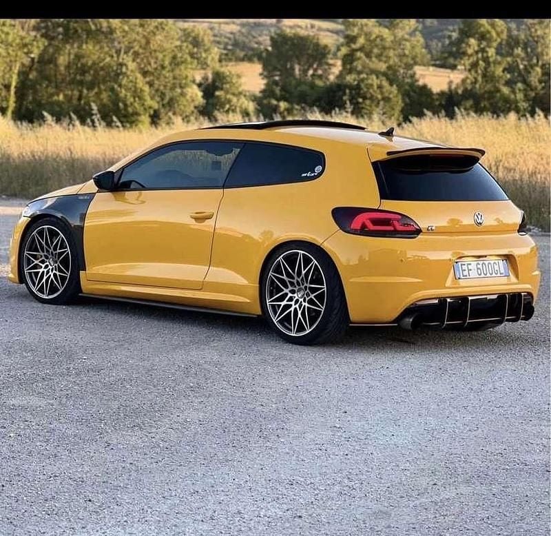 Begagnad VW Scirocco R 265 HK (194 kW) 2011 Sportkupé