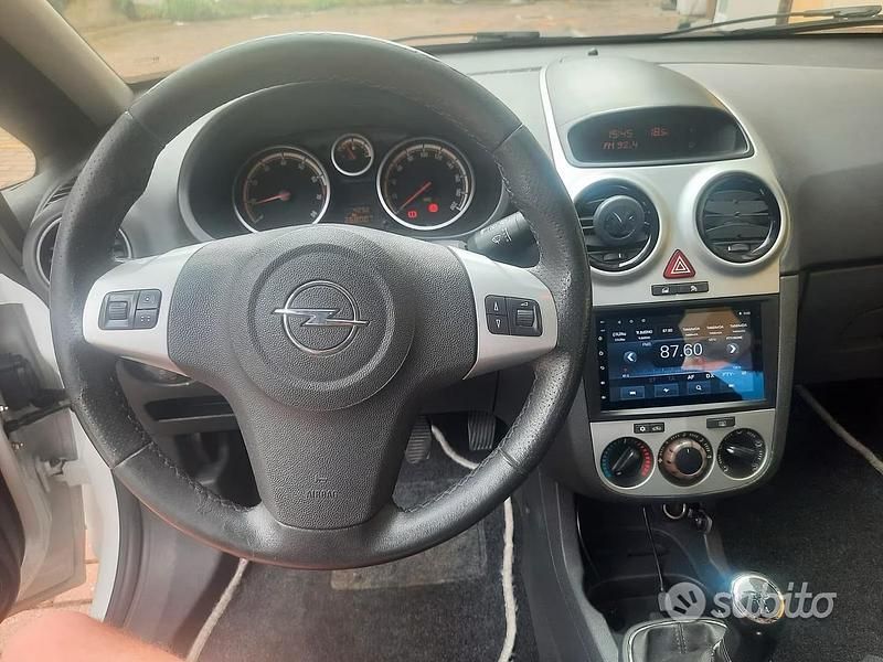 Usata Opel Corsa 80 CV (58 kW) 2009 Bianco Berlina