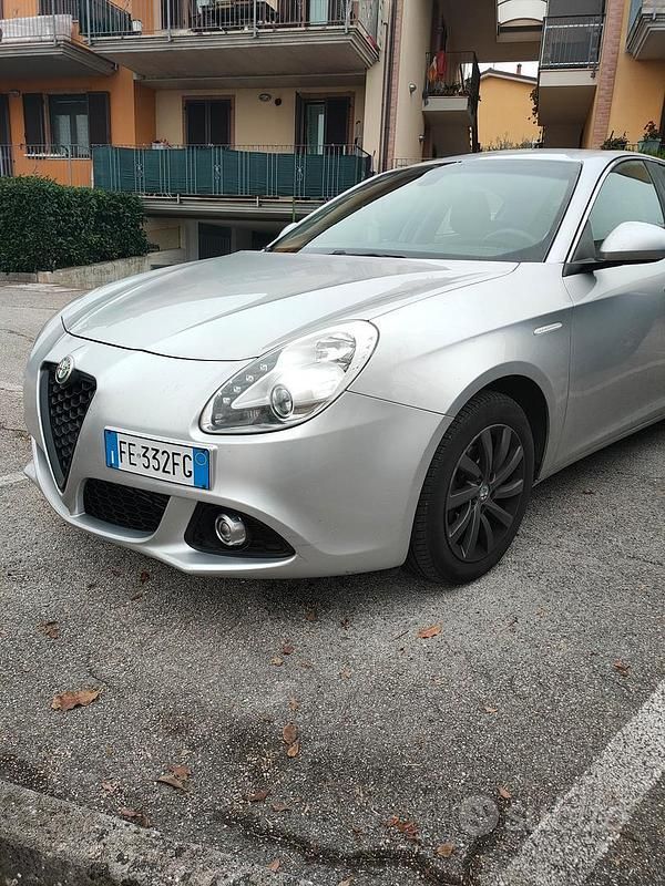 Usata 2015 Alfa Romeo Giulietta Tre volumi | 7700 € (Buon prezzo) - Immagine 1/4