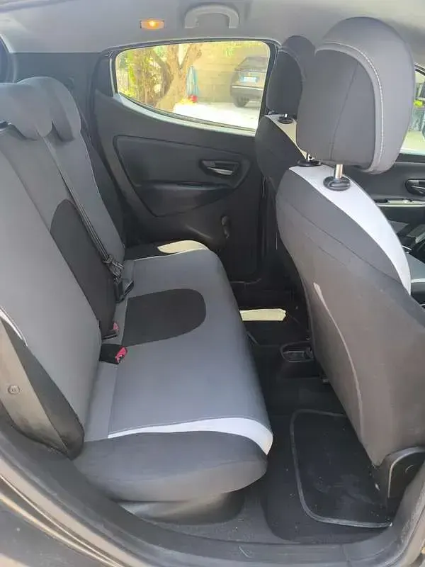 Usata Lancia Ypsilon 69 CV (50 kW) 2015 Nero Utilitaria