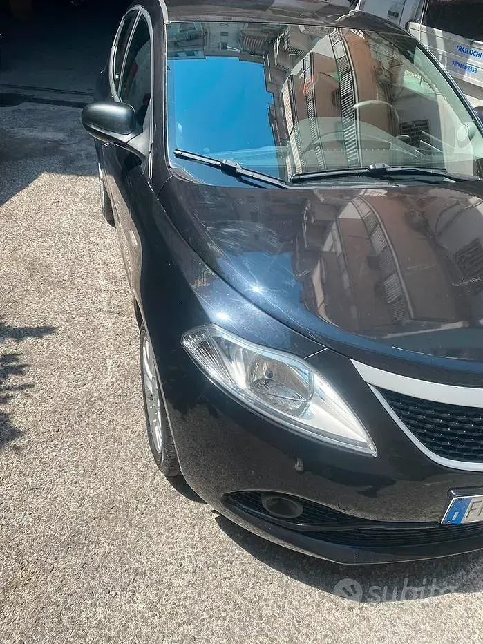 Usata Lancia Ypsilon 69 CV (50 kW) 2014 Nero Utilitaria