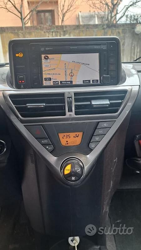 Usata Toyota iQ 90 CV (66 kW) 2009 Nero Utilitaria