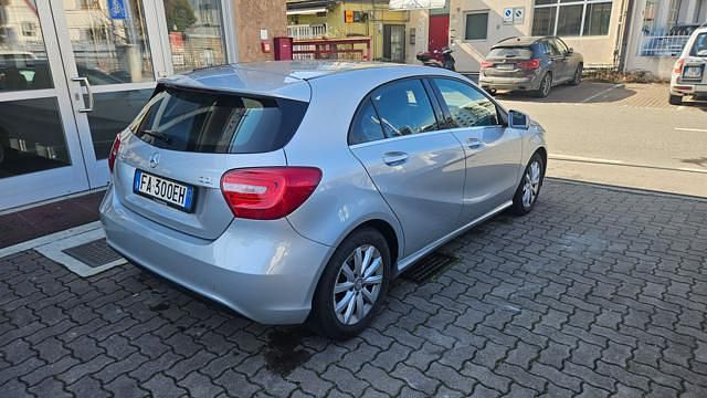 Usata Mercedes A180 109 CV (80 kW) 2015 Argento Berlina
