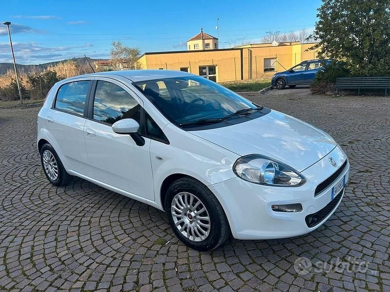 Usata Fiat Punto Lounge 75 CV (55 kW) 2014 Bianco Utilitaria