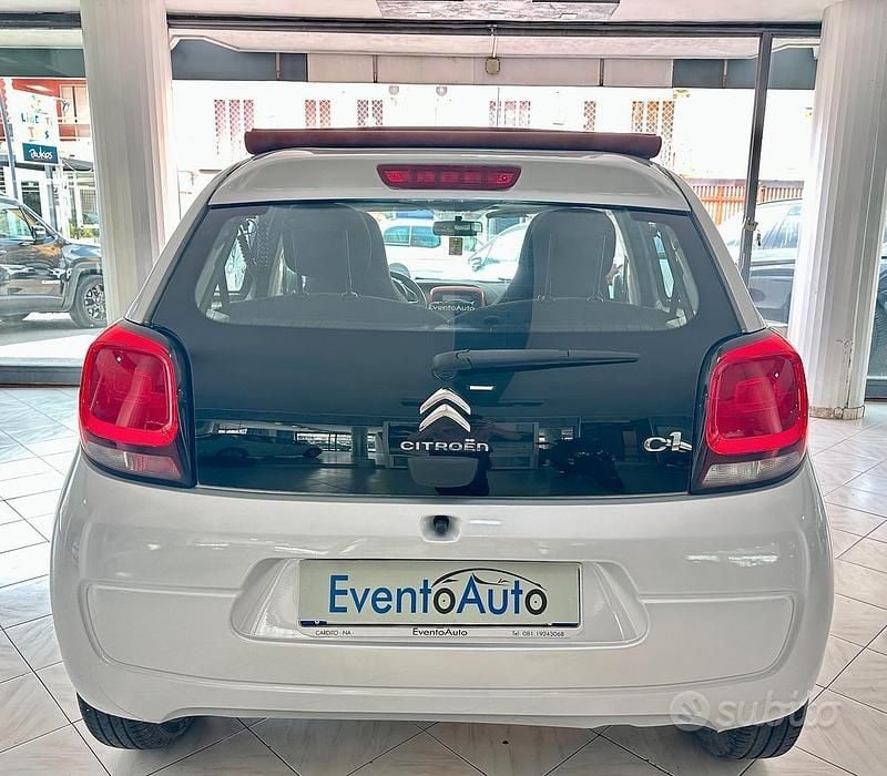 Argento Usata 2015 Citroën C1 PureTech Due volumi | 6900 € (Buon prezzo) - Immagine 1/4