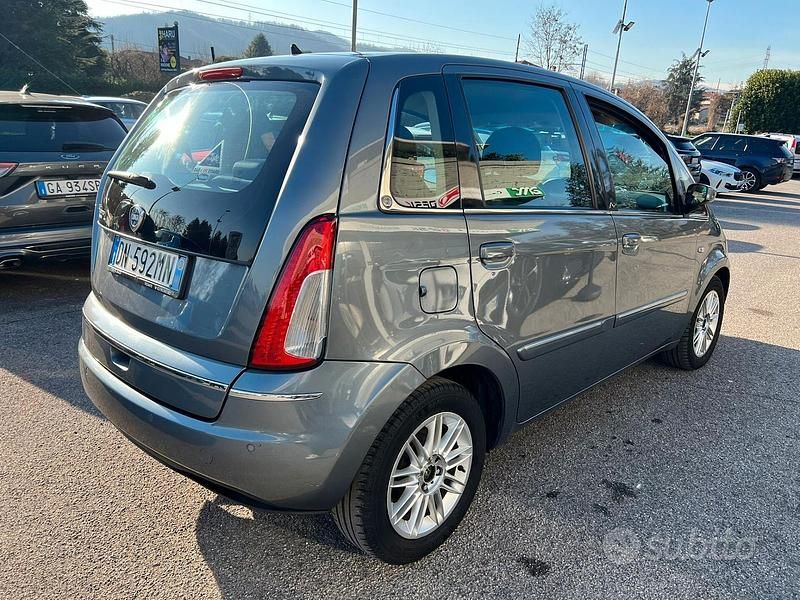 Usata Lancia Musa 95 CV (69 kW) 2008 Grigio Monovolume