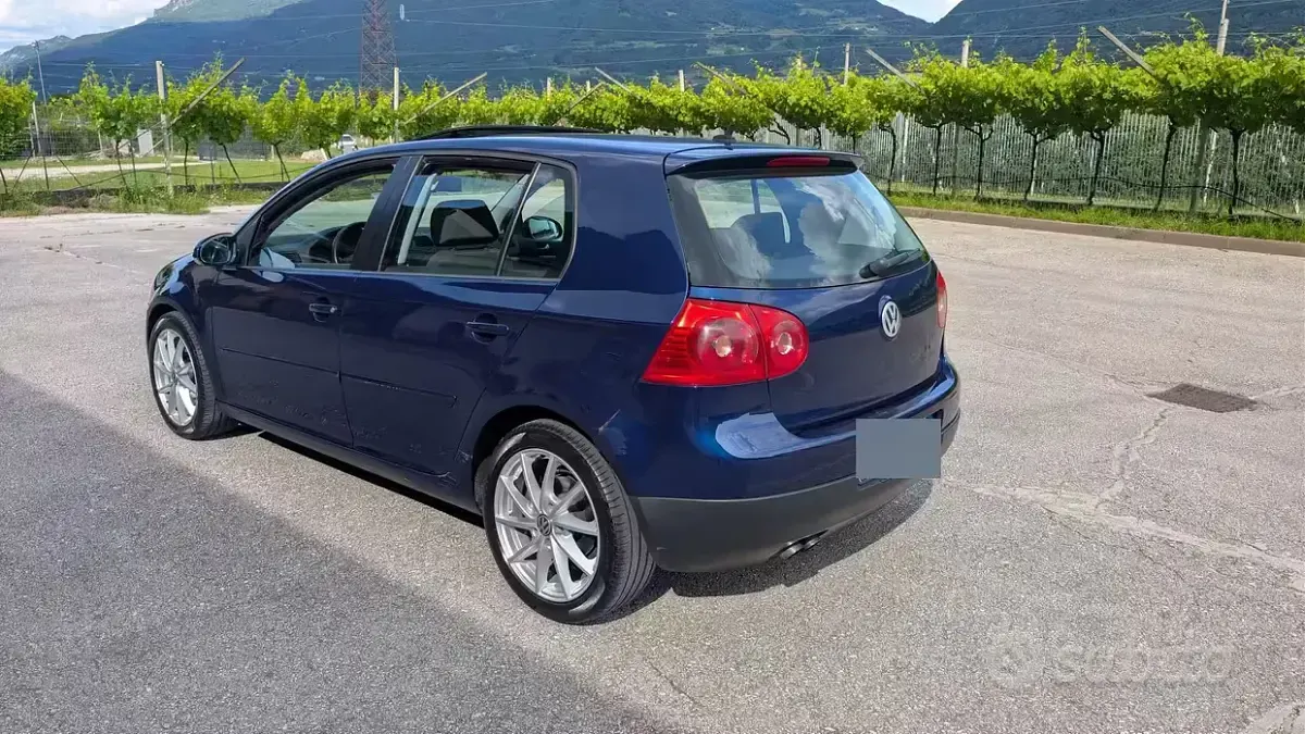 Usata VW Golf IV Sportline 140 CV (102 kW) 2005 Blu Berlina