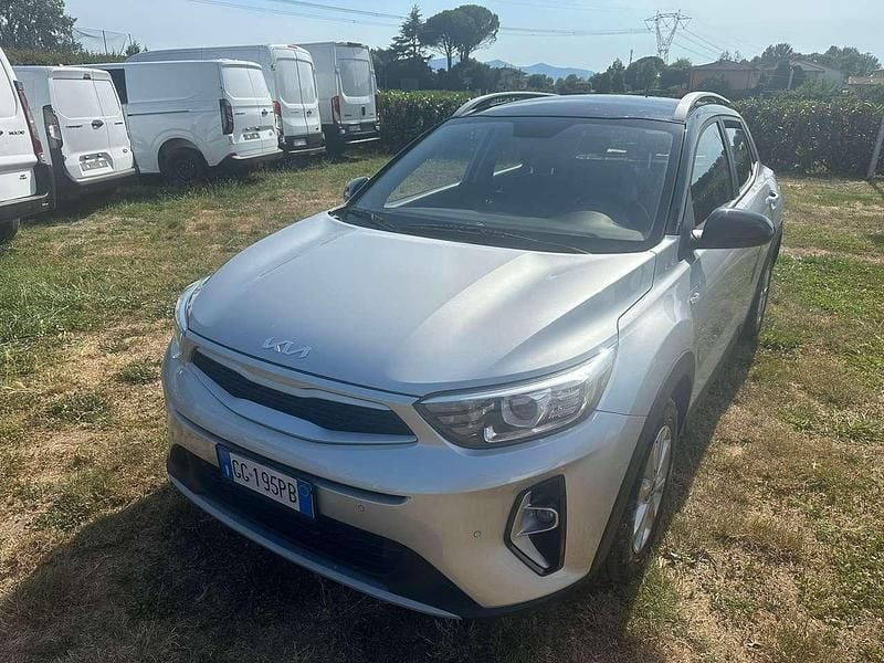Usata Kia Stonic Style 82 CV (60 kW) 2022 Argento SUV