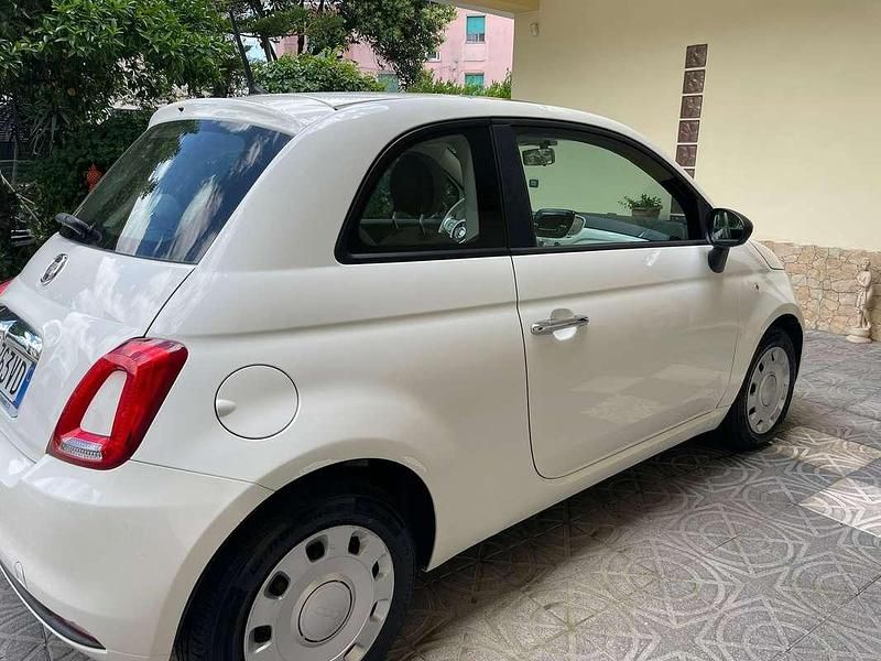 Begagnad Fiat 500 Lounge 69 HK (50 kW) 2018 Vit Halvkombi