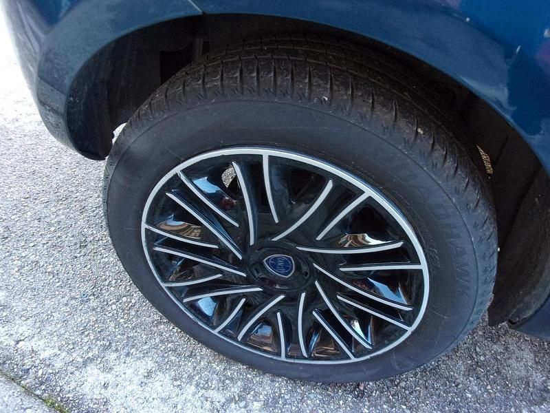 Usata Lancia Ypsilon Gold 69 CV (50 kW) 2023 Blu Utilitaria