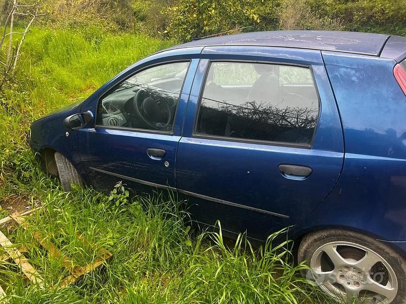 Usata Fiat Punto 86 CV (63 kW) 2003 Utilitaria