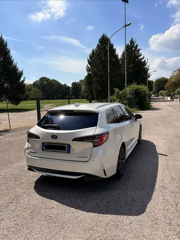 Usata Toyota Corolla Lounge 196 CV (144 kW) 2020 Bianco Station wagon