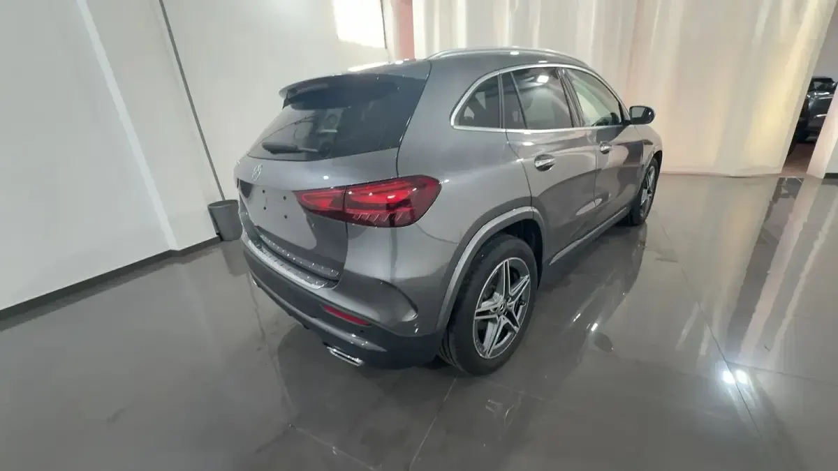 Usata Mercedes GLA200 AMG line 150 CV (110 kW) 2024 Nero SUV