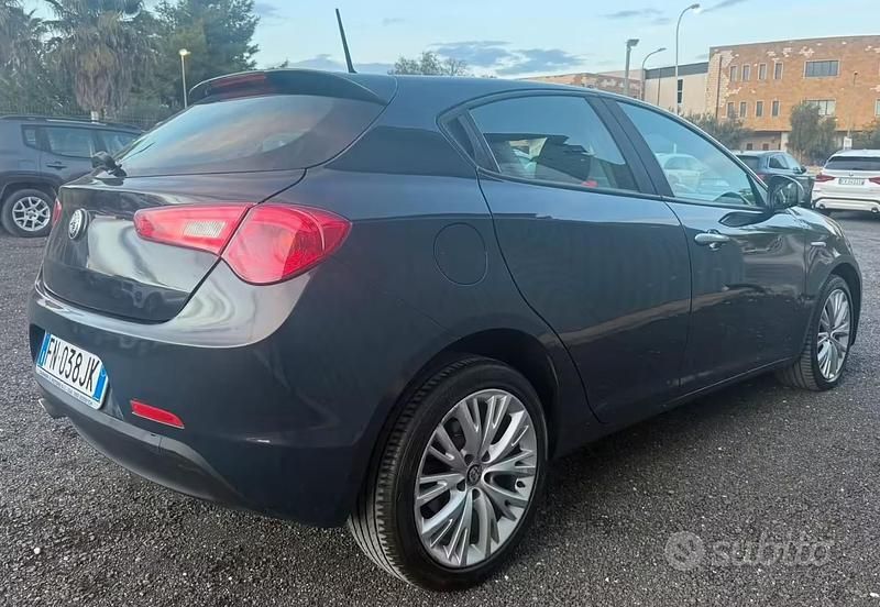 Usata Alfa Romeo Giulietta Super 120 CV (88 kW) 2018 Blu Utilitaria