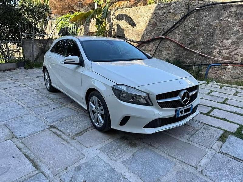 Usata Mercedes A180 109 CV (80 kW) 2016 Bianco Berlina