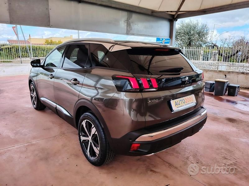 Usata Peugeot 3008 Allure 131 CV (96 kW) 2018 Verde SUV