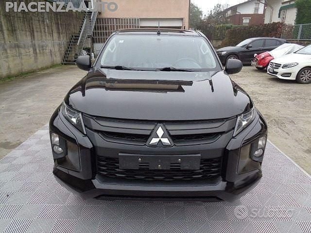 Usata Mitsubishi L200 Select 150 CV (110 kW) 2021 Nero Pick-up