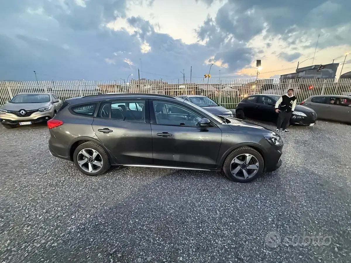 Usata Ford Focus Active 120 CV (88 kW) 2021 Grigio Station wagon